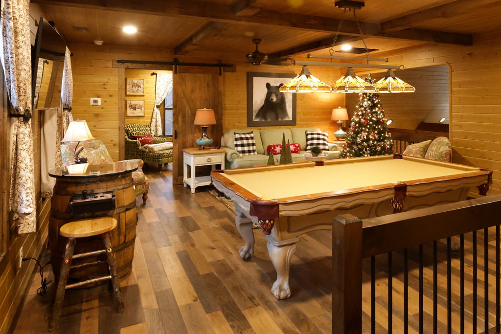 Bourbon Bear Cabin Private Pool Table