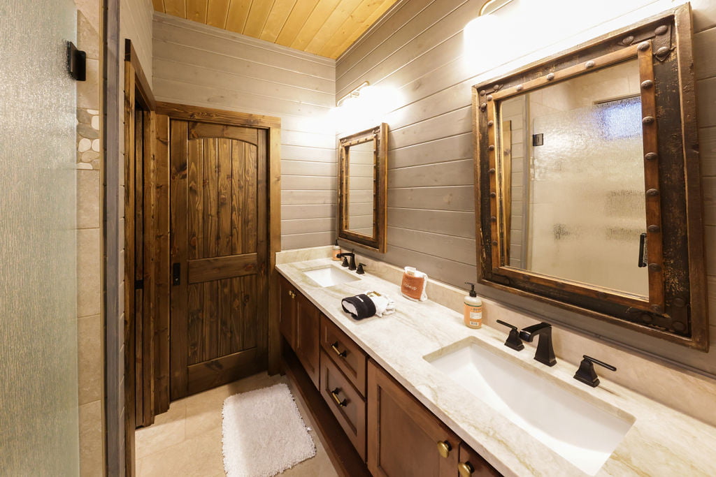 Bourbon Bear Cabin Bathroom One