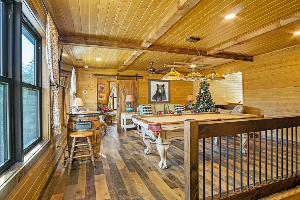 Bourbon Bear Cabin Holiday Vacation Rental Townsend TN